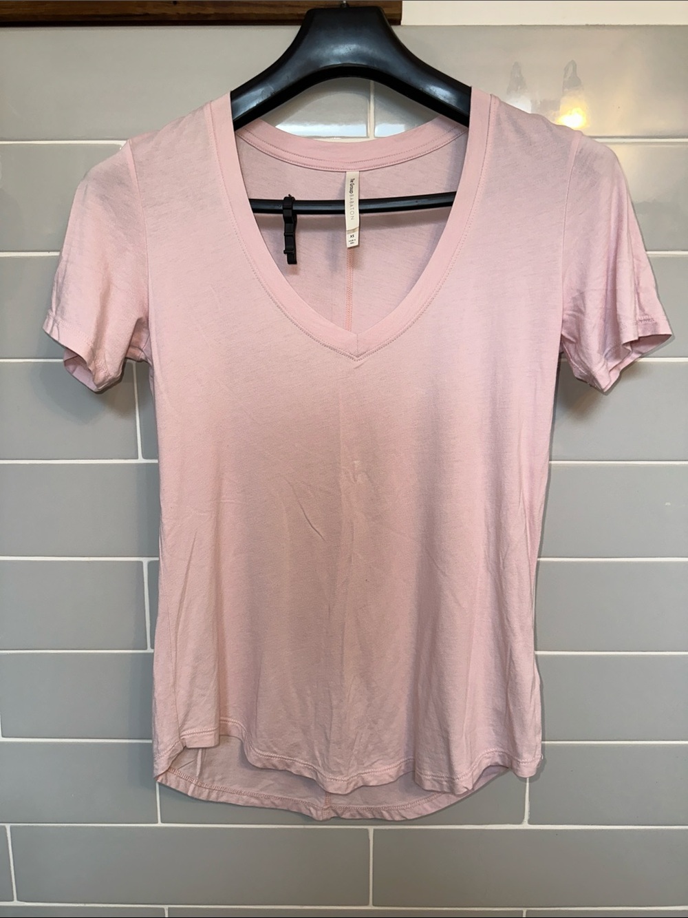NWOT The Group by Babaton Foundation V-Neck T-Shirt
